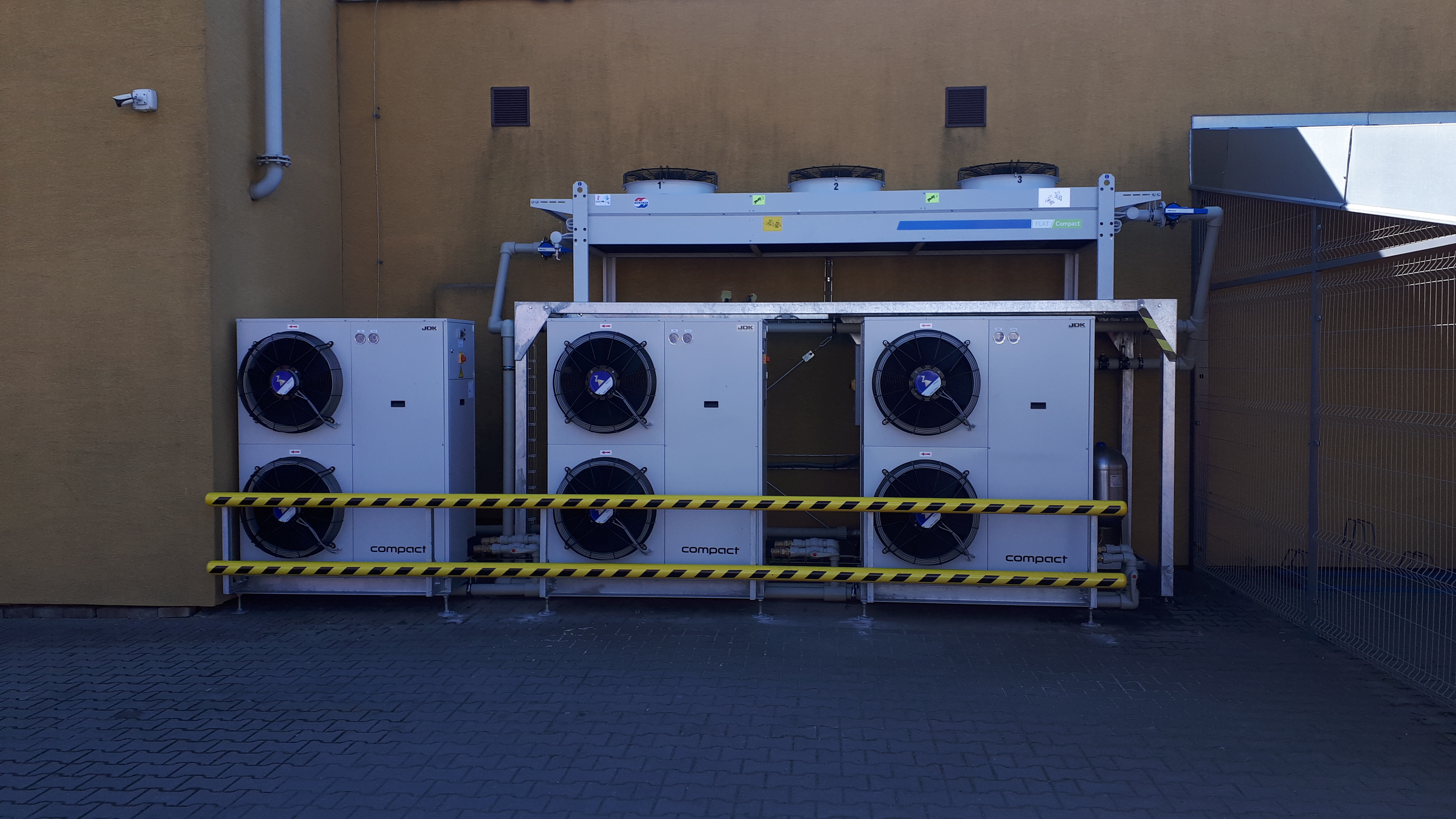 3x chiller 50kW 1x freecooling 150kW